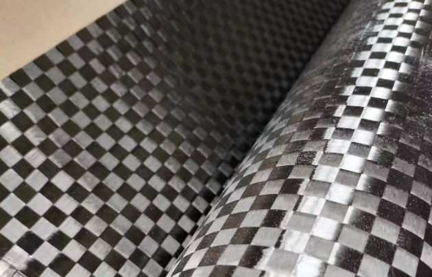 Spread-tow carbon fiber fabric with fixed shape